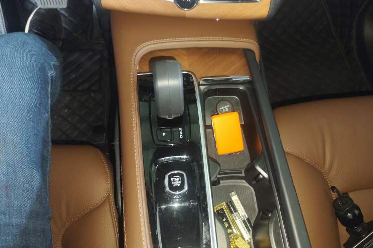 Used Volvo XC90 2024 B6 Zhiyi Luxury 7-Seater Gear Lever