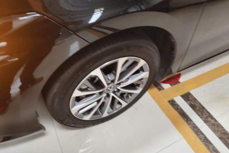 Used Lexus ES 2025 300h Deluxe Edition Left Front Wheel Hub