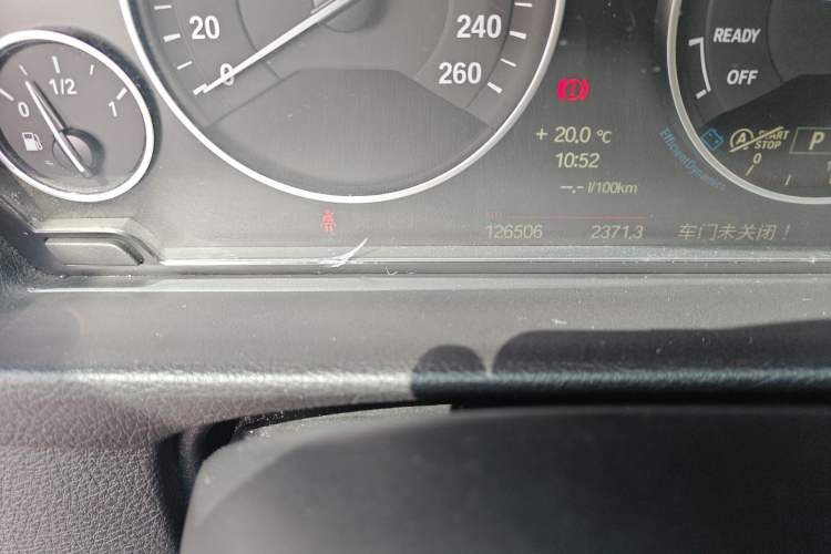 Used BMW 3 Series GT 2013 320i Sport Design Package Odometer Close Up