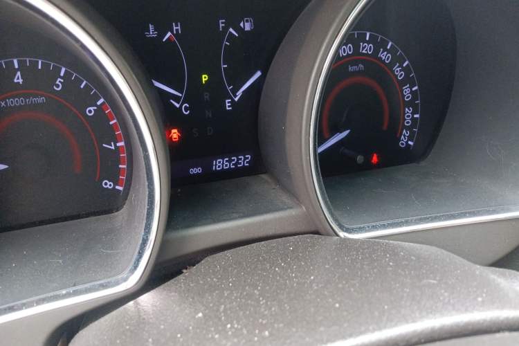 Used Toyota Highlander 2012 2.7L 2WD 5-Seater Elite Edition Odometer Close Up