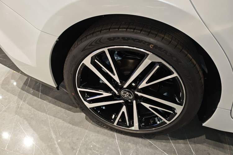 Used Toyota Camry 2026 Model 2.0S Sport Edition Right Rear Wheel Hub