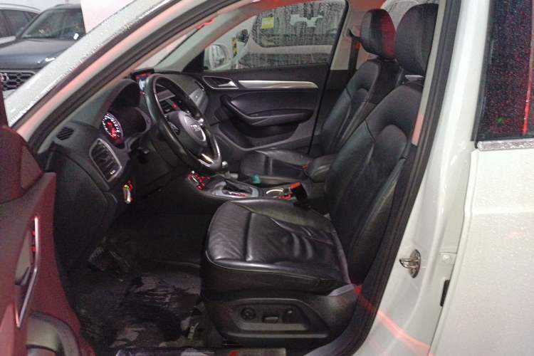 Used Audi Q3 2015 35 TFSI Comfort Model
