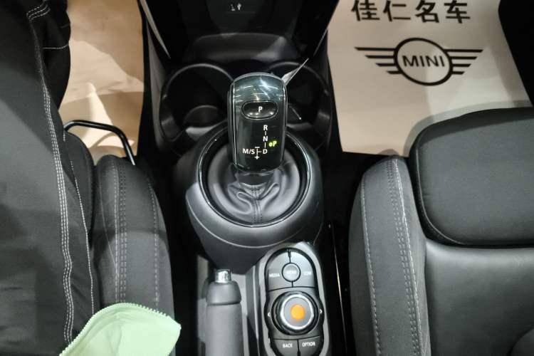 Used MINI 2019 1.5T COOPER Classic Edition Five-Door Version Gear Lever