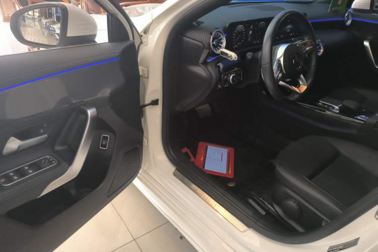 Used Mercedes-Benz A-Class 2022 Second Facelift A 200 L Sport Sedan Fashion Version
