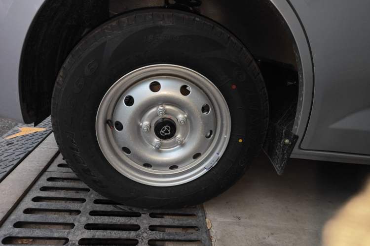 Used Chana Ruixing EM80 2025 Passenger Version Comfort Model 6 Seats 260 km Twin-Door Design 60 kW