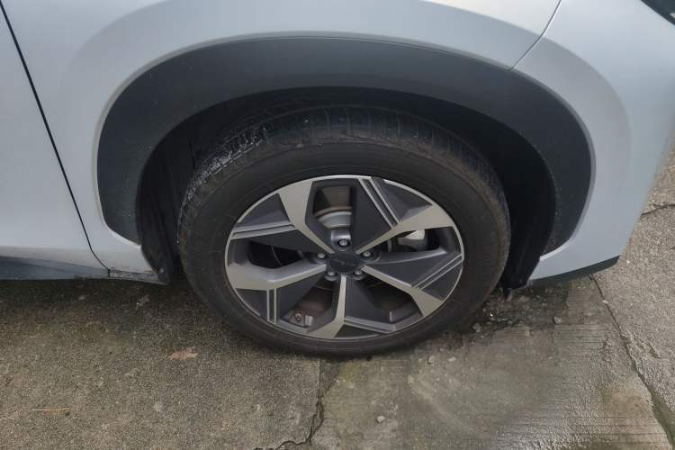 Used AION V 2024 Plus 70 Star Edition Lithium Iron Phosphate Right Front Wheel Hub