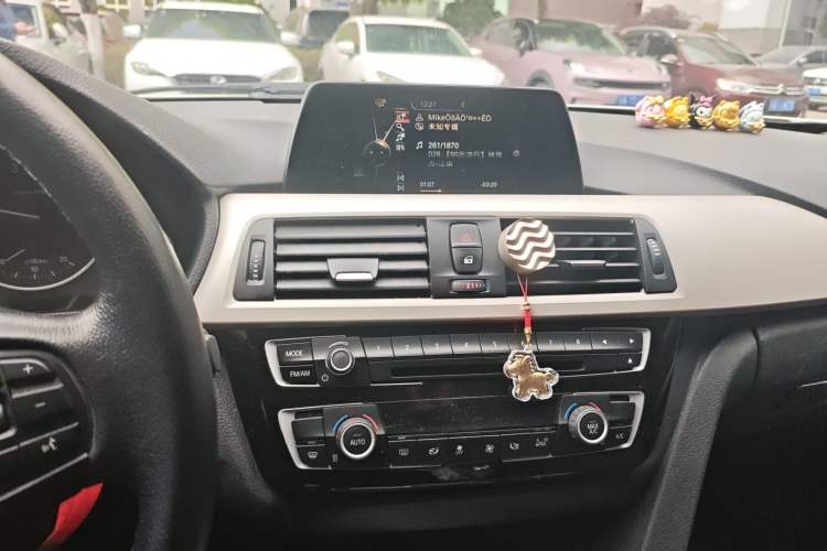 Used BMW 3 Series 2015 320Li Luxury Edition Fashion Model
