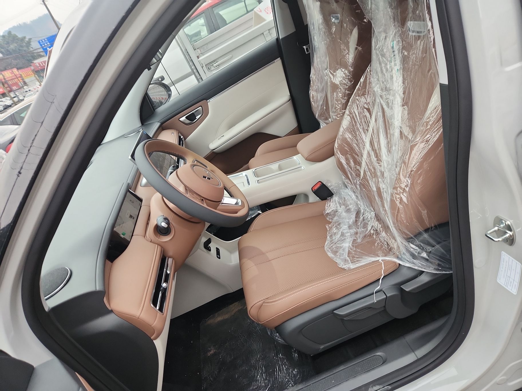 المقاعد الأمامية داخل السيارة