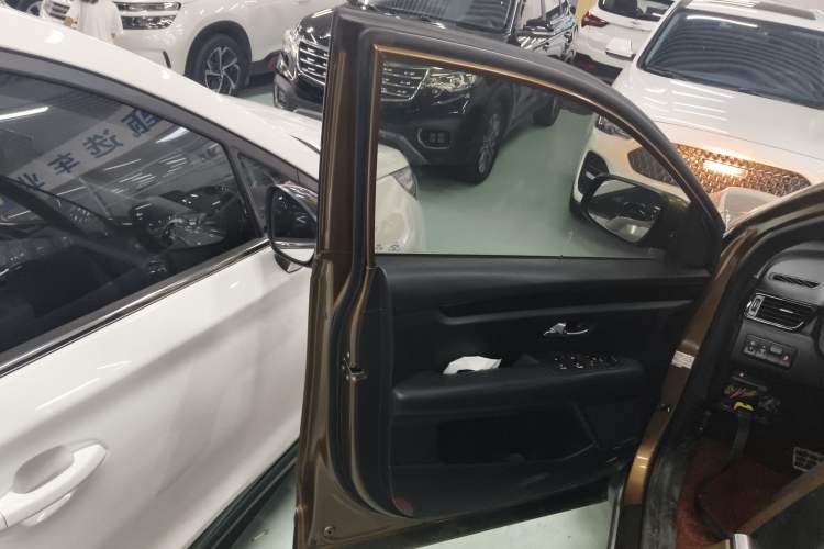 Used Kia KX7 2017 2.0T Automatic Two-Wheel Drive GLS 7-Seater
