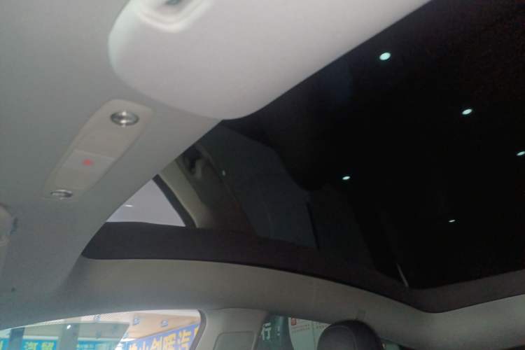 Used Tesla Model Y 2022 Long-Range All-Wheel-Drive Version
