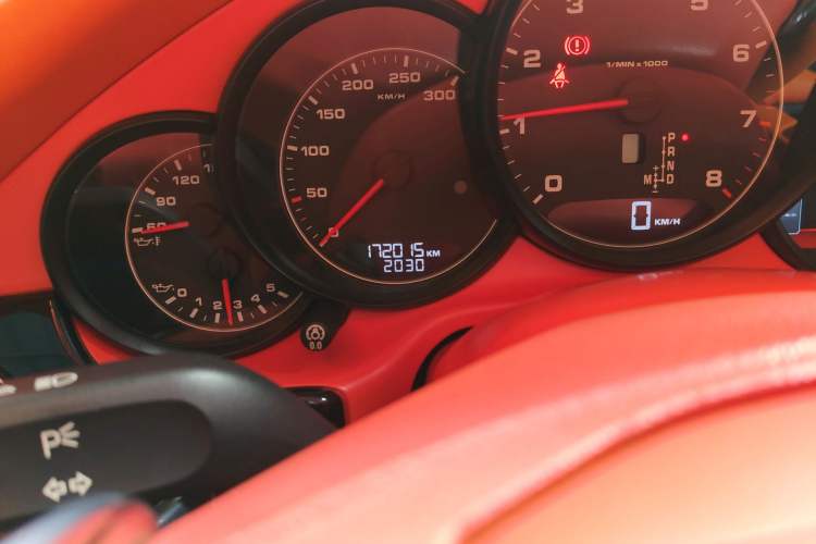 Used Porsche Panamera 2014 Panamera 4 3.0T Odometer Close Up