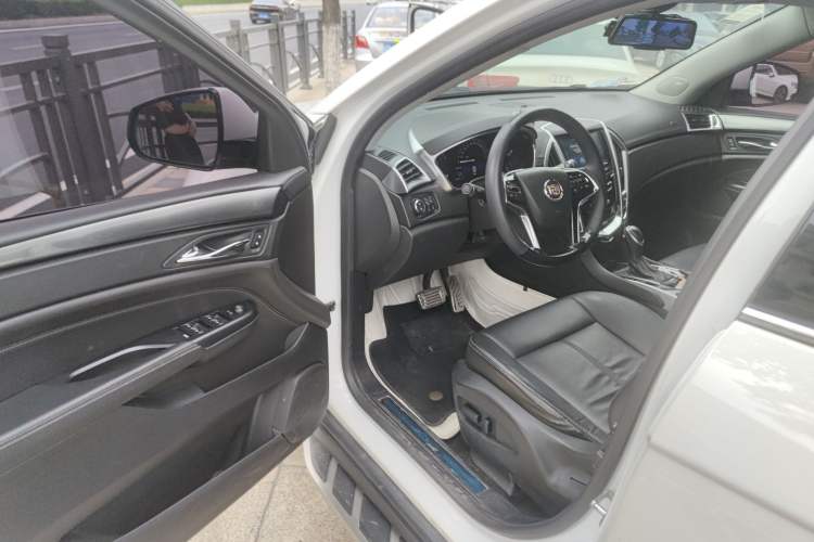 Used Cadillac SRX 2015 3.0L Comfort Version
