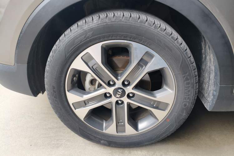 Used Kia Sportage R 2019 2.0L Automatic Smart Luxury Edition Left Front Wheel Hub