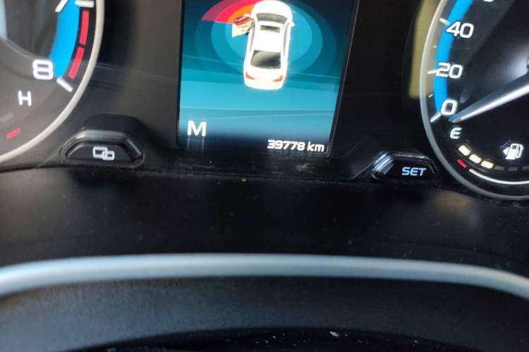 Used Geely Auto Emgrand 2019 Leading Edition 1.5L Manual Fashion Model China VI Standard