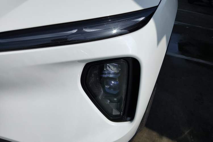 Used Nio ES6 2024 75 kWh Left Front Headlight