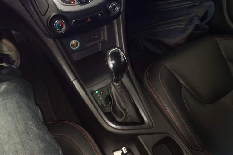 Used Chery Arrizo 5 2017 1.5L CVT Trendsetting Edition Gear Lever