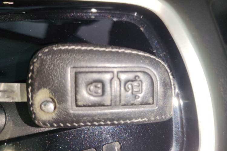 Used Nissan Tiida 2016 1.6L CVT Cool Dynamic Edition Vehicle Key