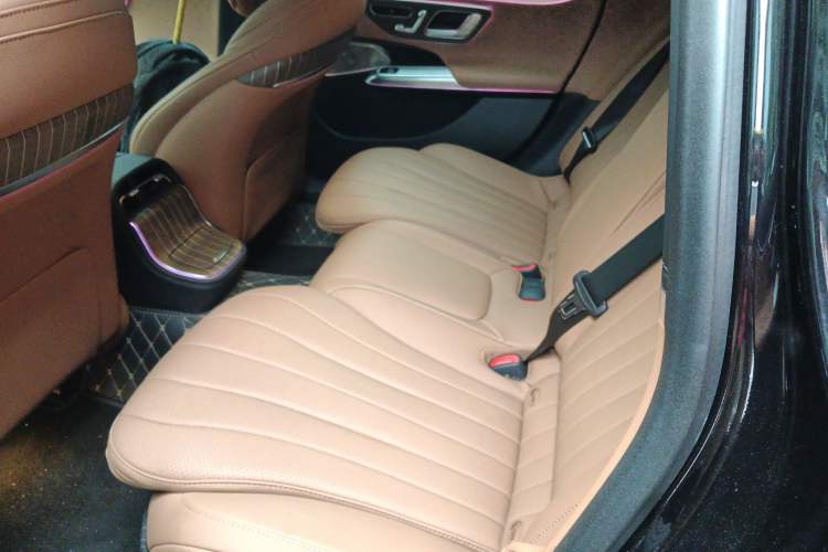 Used Mercedes-Benz E-Class 2025 Facelift E 300 L Luxury Edition
