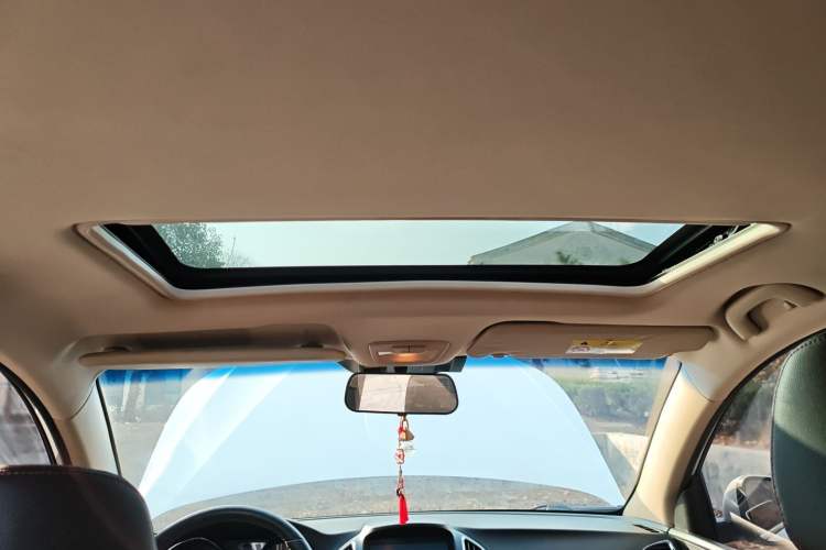 Used Baojun 560 2015 1.8L manual luxury version