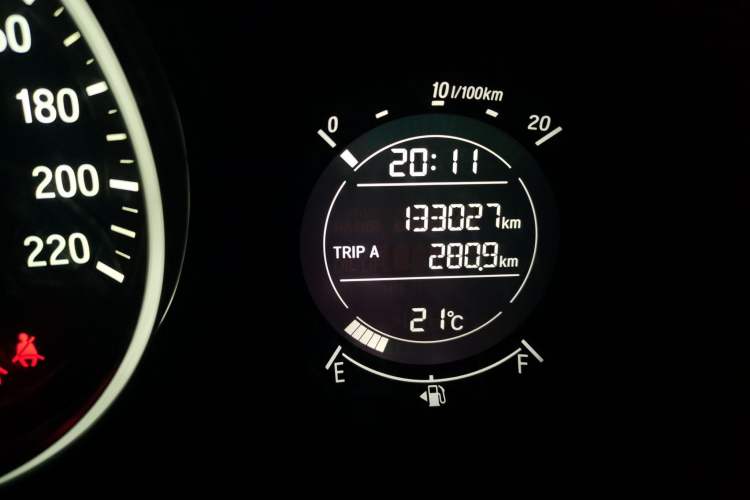 Used Honda Vezel 2017 1.5L CVT 2WD Comfort Model Odometer Close Up