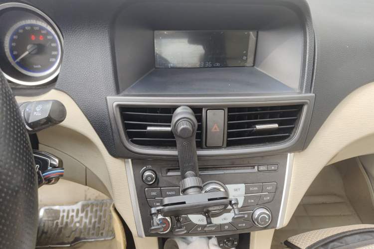 Used Soueast V5 Lingzhi 2014 1.5L Manual Comfort Model Audio And AC Panel