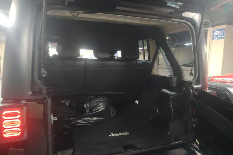 Used Jeep Wrangler 2014 3.0L Sahara Four-Door Edition
