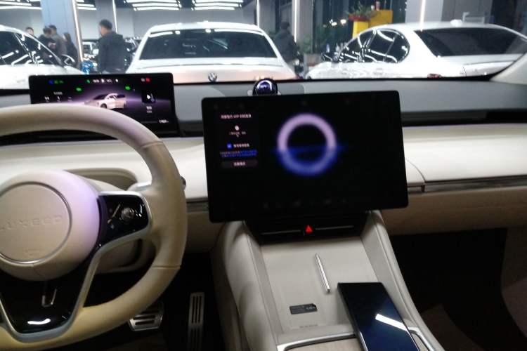 Used Hima Luxeed R7 2025 Range-Extended Version 251 km Max
