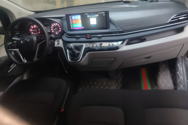 Used SAIC MAXUS Xintu V70 2023 2.0T Elite Edition Manual Transmission Short Wheelbase Low Roof 5/6 Seats (125 hp) Center Console