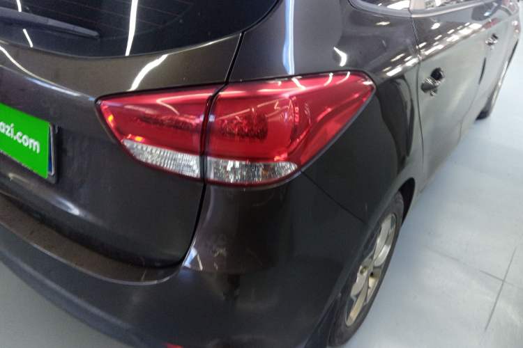 Used Kia Carens 2013 2.0L 7-Seater Automatic Comfort Edition China V Standard