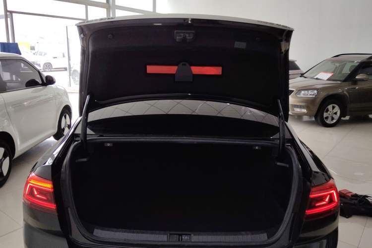 Used Volkswagen Magotan 2020 330TSI DSG Luxury Edition Trunk