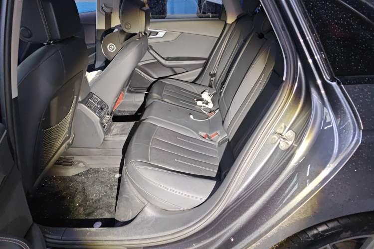 Used Audi A4L 2020 40 TFSI Fashionable and Elegant Model
