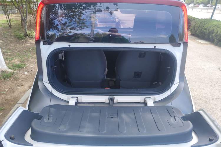 Used Baojun E200 2018 Intelligent Driving Edition Trunk