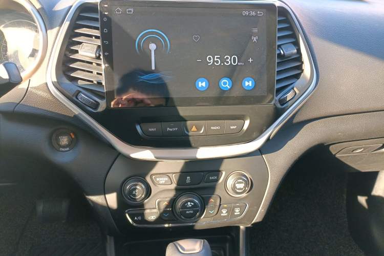 Used Jeep Cherokee 2016 2.0L Leading Edition
