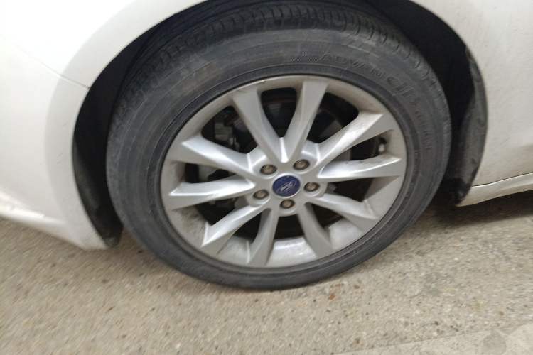 Used Ford Mondeo 2017 Restyled EcoBoost 200 Fashion Edition Left Front Wheel Hub