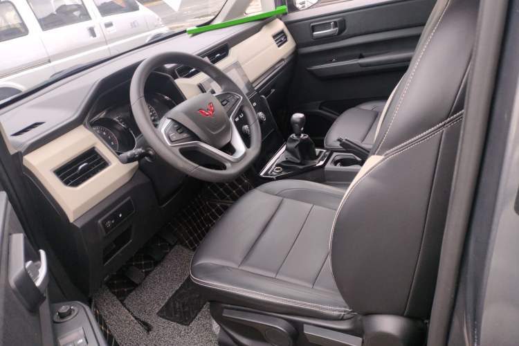 Used Wuling Zhengcheng 2021 1.5T Manual Luxury Version Left Front Seat