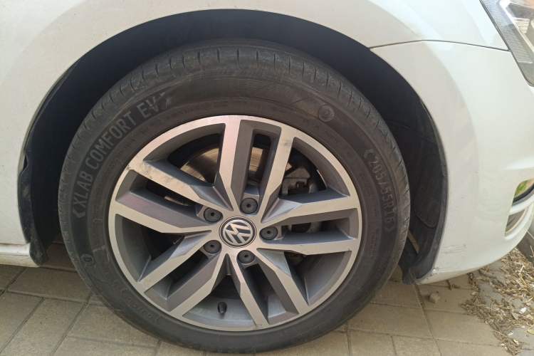 Used Volkswagen Golf 2016 230TSI Automatic Luxury Version
