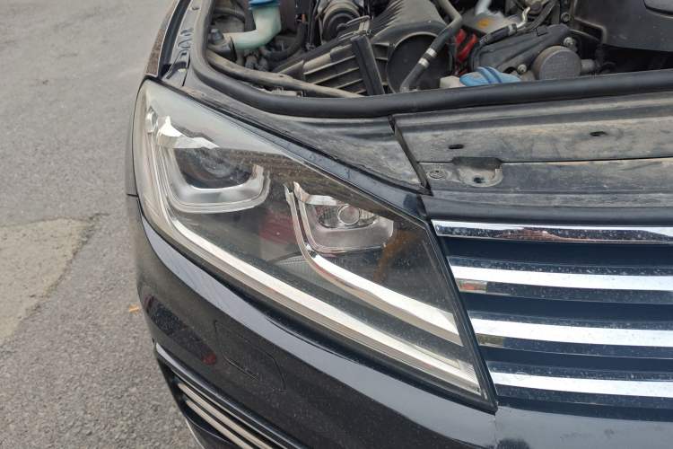 Used Volkswagen Touareg 2017 3.0 TSI Yuyue Model Right Front Headlight