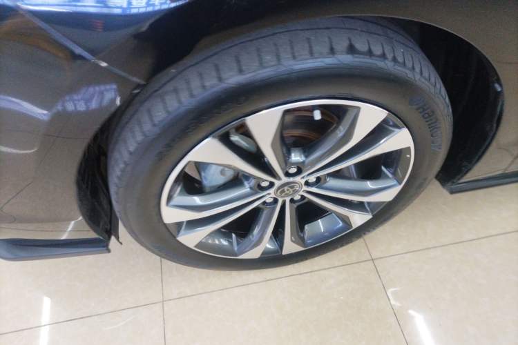 Used Toyota Granvia 2022 2.5L Hybrid Premium Edition Exterior 4