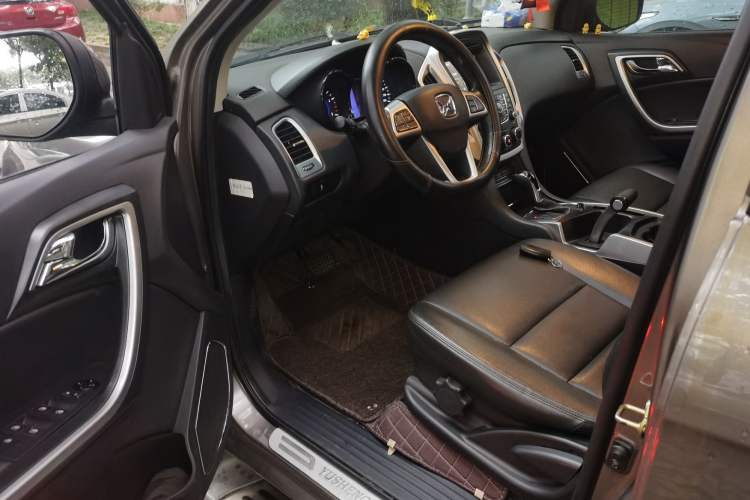 Used JMC Yusheng S350 2013 2.4T Automatic 2WD Diesel Luxury Edition 5 Seats