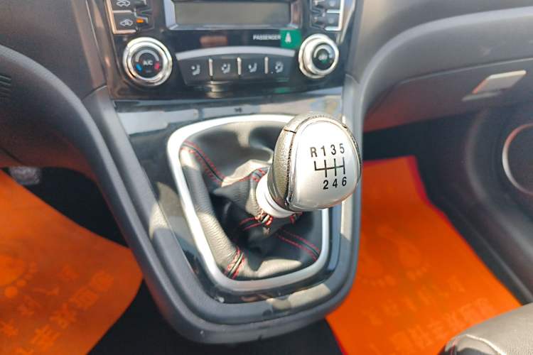 Used Haval H6 2016 Upgraded Model 1.5T Manual Two-Wheel Drive Urban Version
