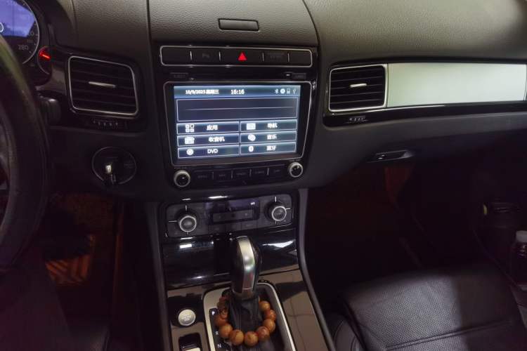 Used Volkswagen Touareg 2017 3.0 TSI Touareg Model Audio And AC Panel