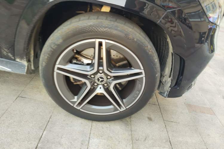Used Mercedes-Benz GLS 2023 Second Facelift GLS 450 4MATIC Stylish Version Right Front Wheel Hub