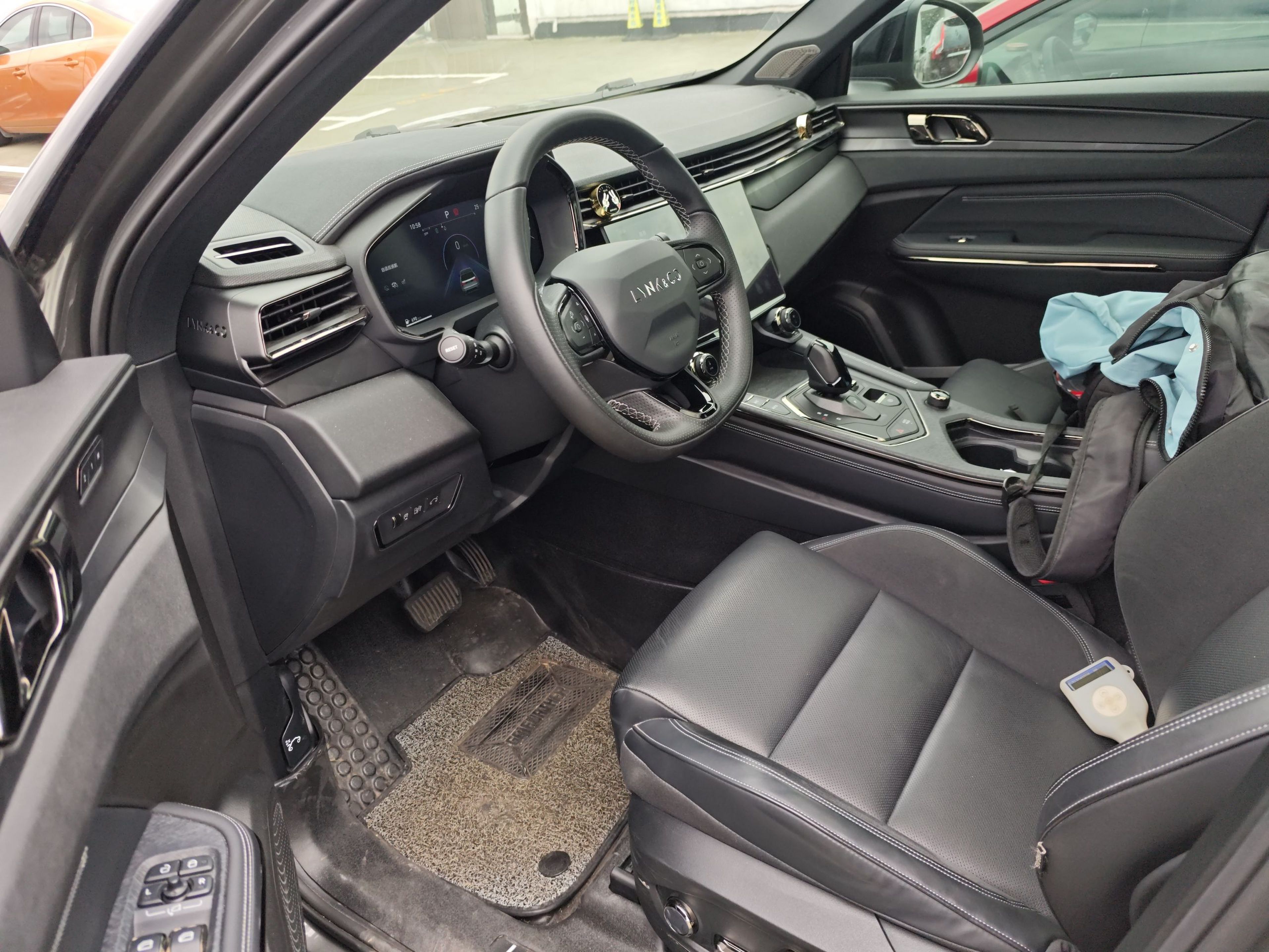 Переднее сиденье в автомобиле