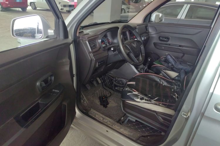 Used Wuling Hongguang V 2019 1.5L Enjoyment Version China VI LAR