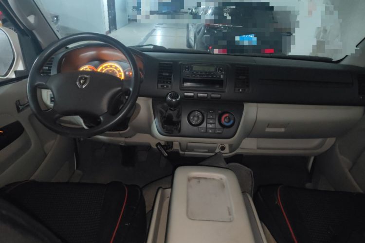 Used Jinbei Hiace 2014 2.0L Luxury Version V19
