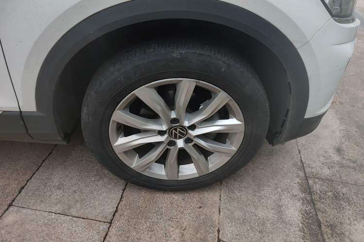 Used Volkswagen T-ROC 2021 Revised Version 280TSI DSG Two-Wheel Drive Elite Connect Edition Right Front Wheel Hub