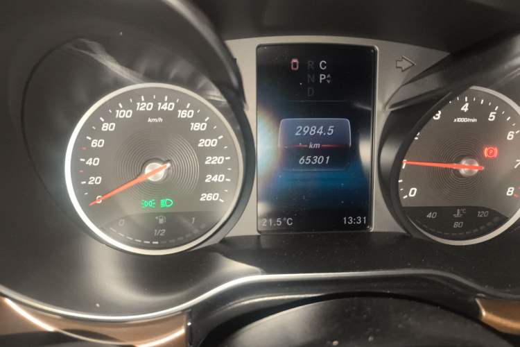 Used Mercedes-Benz V-Class 2022 V 260 L Long-wheelbase Luxury Edition Odometer Close Up