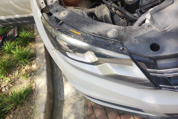 Used Volkswagen Tiguan 2016 300TSI Automatic Two-Wheel Drive Luxury Edition Right Front Headlight