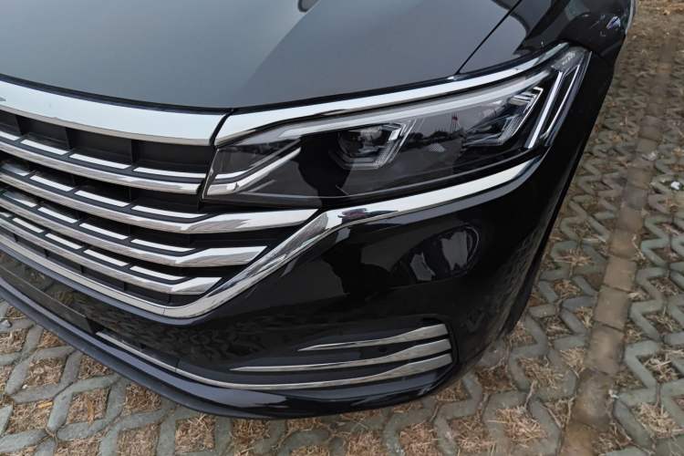 Used Volkswagen Viloran 2024 380TSI Premium Edition
