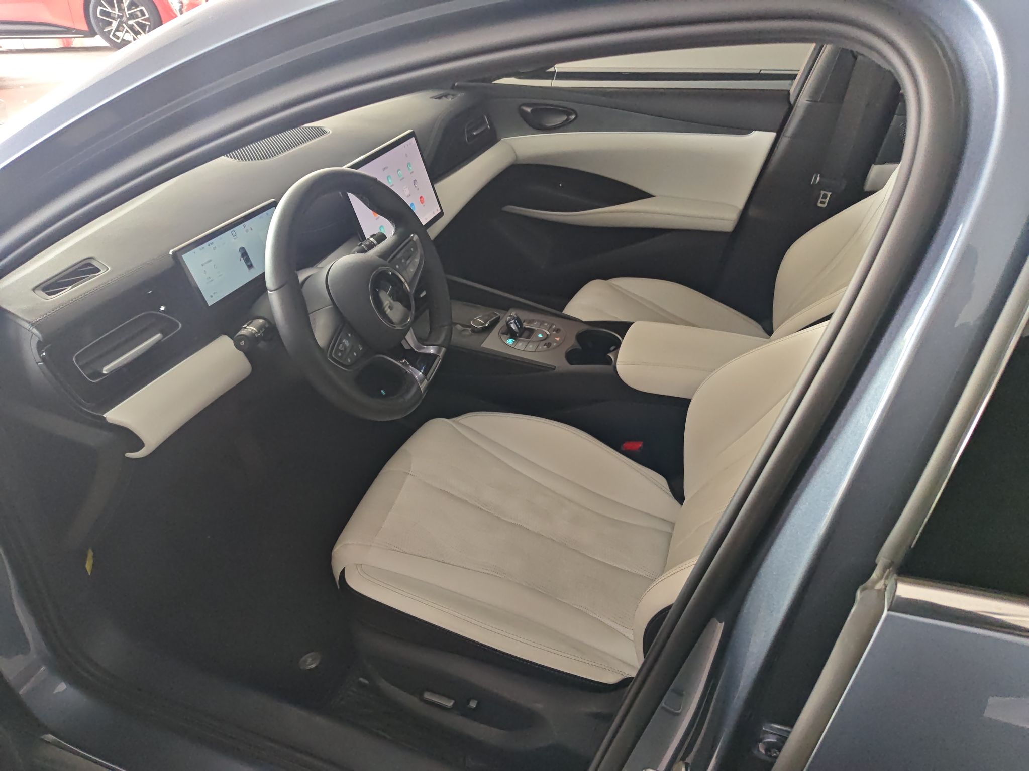 Переднее сиденье в автомобиле